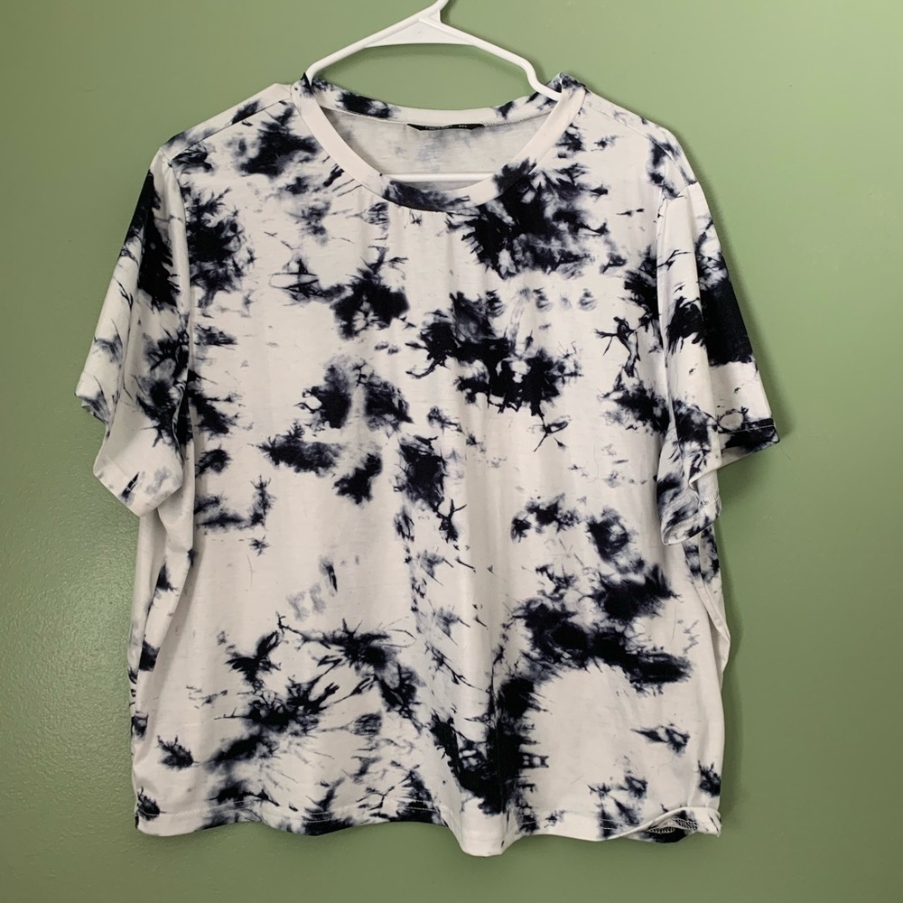 Black and white tee